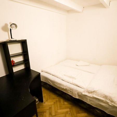 Center Apartment 5 Private Room For 19 People Budapest Kültér fotó
