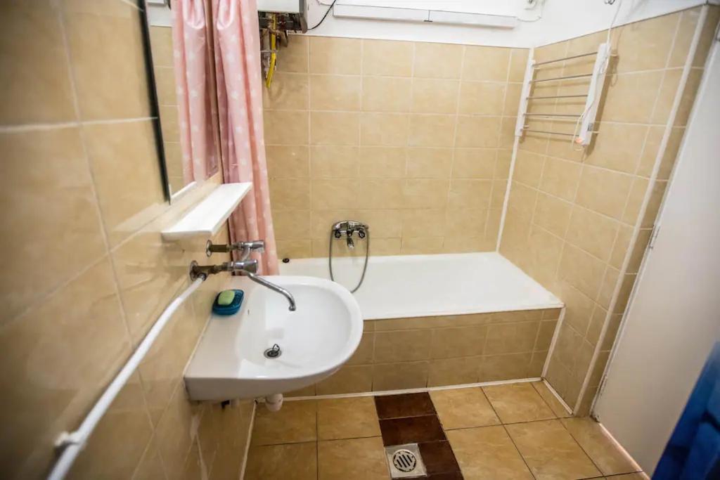 Center Apartment 5 Private Room For 19 People Budapest Kültér fotó