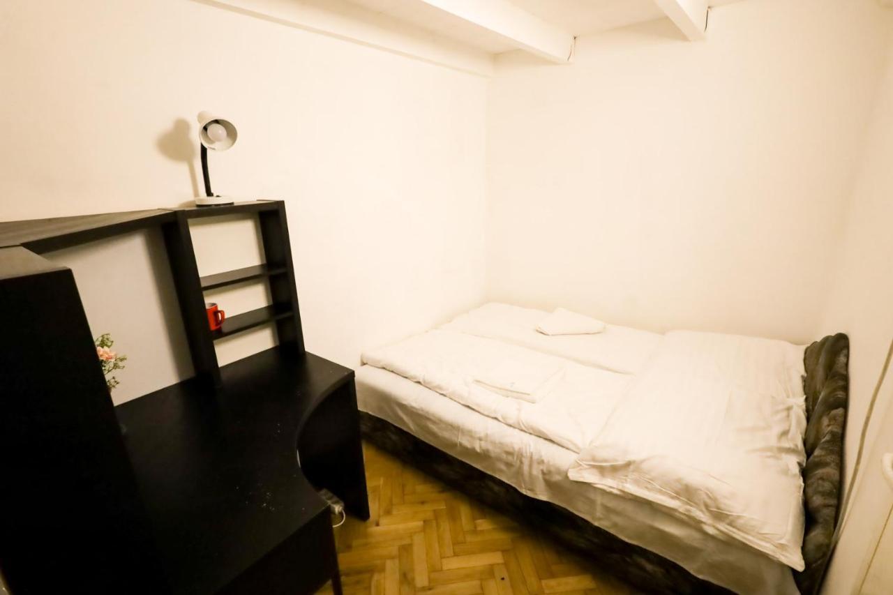 Center Apartment 5 Private Room For 19 People Budapest Kültér fotó
