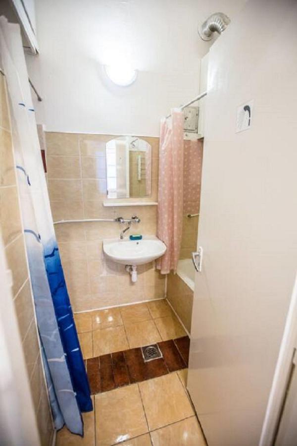 Center Apartment 5 Private Room For 19 People Budapest Kültér fotó