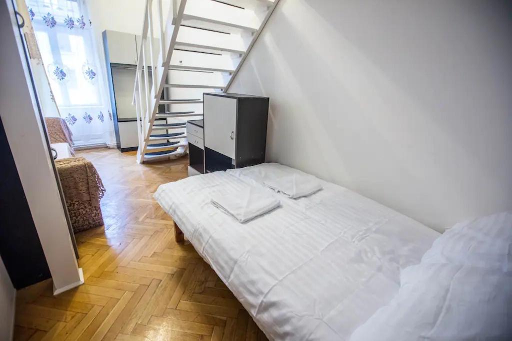 Center Apartment 5 Private Room For 19 People Budapest Kültér fotó