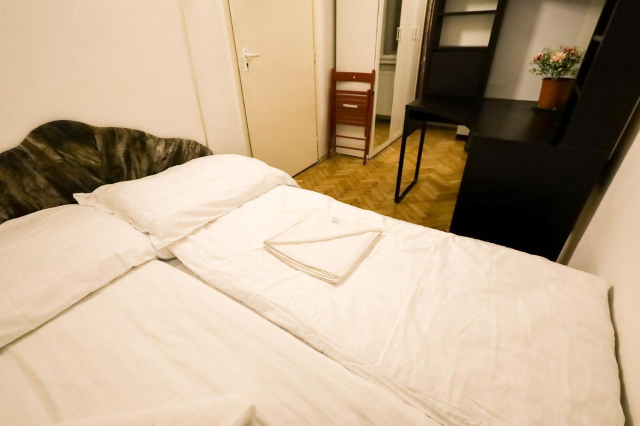 Center Apartment 5 Private Room For 19 People Budapest Kültér fotó