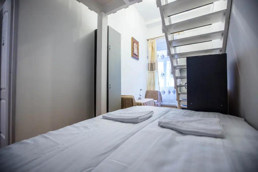 Center Apartment 5 Private Room For 19 People Budapest Kültér fotó