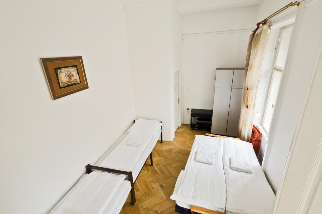 Center Apartment 5 Private Room For 19 People Budapest Kültér fotó