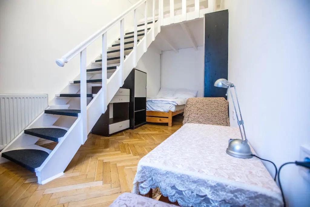 Center Apartment 5 Private Room For 19 People Budapest Kültér fotó