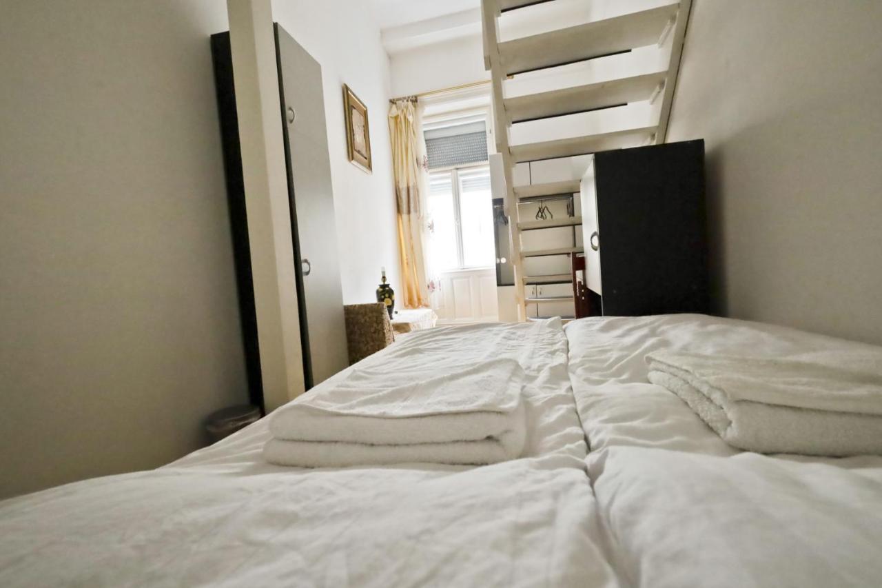 Center Apartment 5 Private Room For 19 People Budapest Kültér fotó